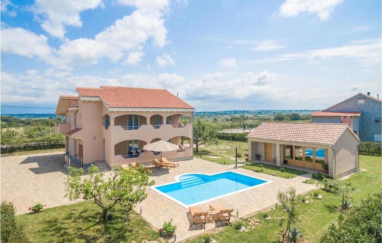 Four-bedroom Holiday Home In Suhovare