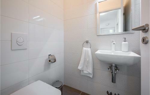 Two-bedroom Holiday Home In Parizi