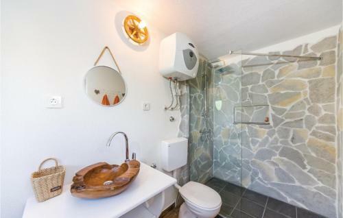 Two-bedroom Holiday Home In Privlaka-sabunike