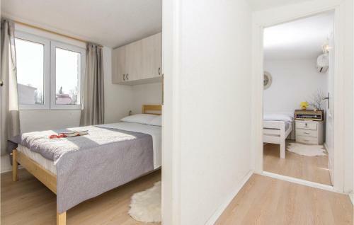 Two-bedroom Holiday Home In Privlaka-sabunike