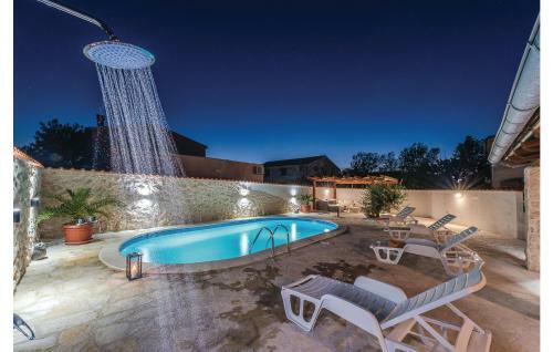 Two-bedroom Holiday Home In Privlaka-sabunike