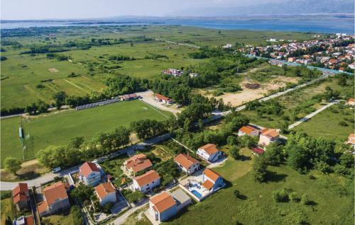 Two-bedroom Holiday Home In Privlaka-sabunike