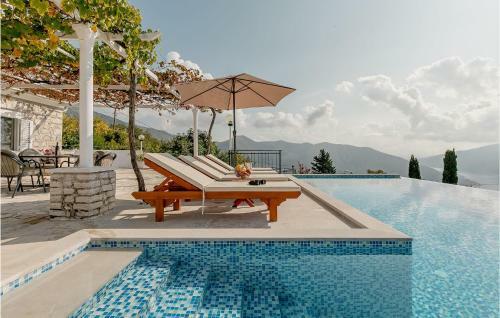 Two-bedroom Holiday Home In Herceg Novi