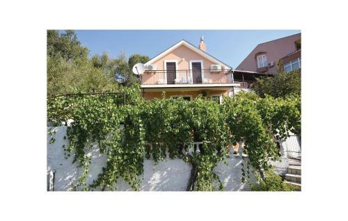 Four-bedroom Holiday Home In Igalo