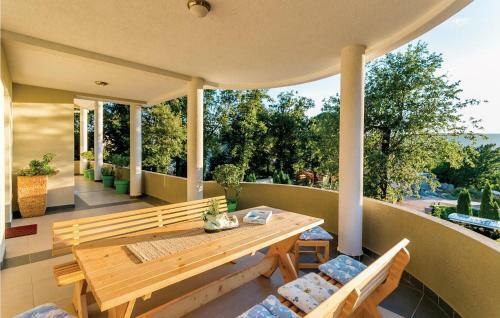 Six-bedroom Holiday Home In Herceg Novi