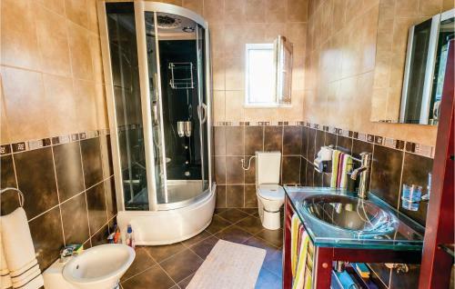Six-bedroom Holiday Home In Herceg Novi