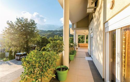Six-bedroom Holiday Home In Herceg Novi
