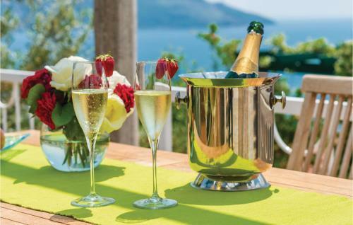 Three-bedroom Holiday Home In Herceg Novi