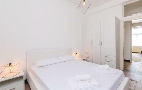 Three-bedroom Holiday Home In Herceg Novi