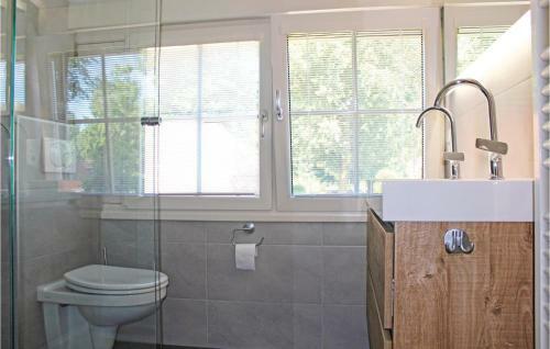 Six-bedroom Holiday Home In Lunteren