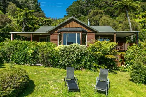 Mahana Lodge Boutique Bed & Breakfast
