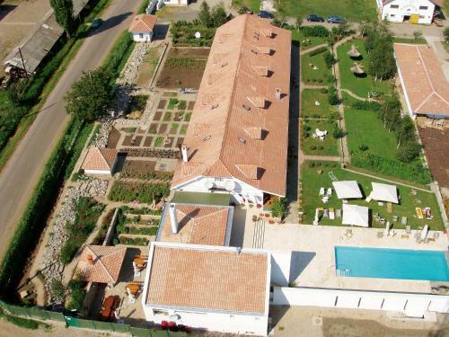 Posada Country Club La Mesteceni