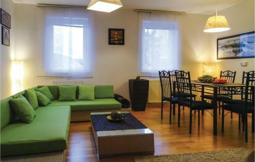 Three-bedroom Holiday Home In Preserje