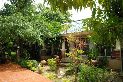 Hotel Baantip Suantong