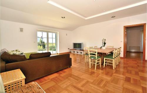 Three-bedroom Apartment In Portoroz