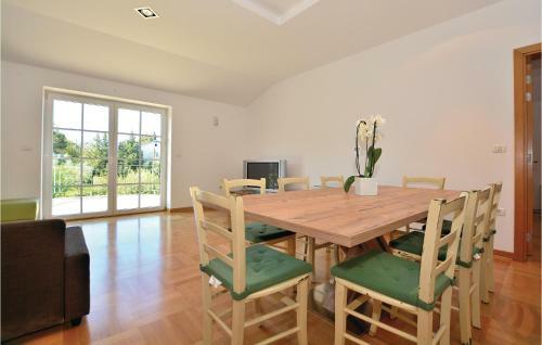 Three-bedroom Apartment In Portoroz