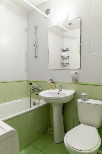Apartment On Dovzhenka 3