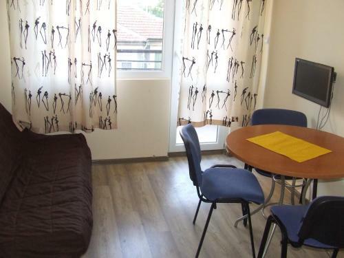 Hostal Asparuhov Guest Rooms And Apartments