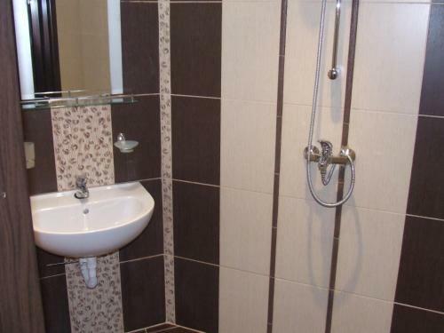 Hostal Asparuhov Guest Rooms And Apartments