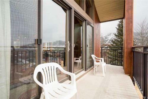 West Condominiums - W3301