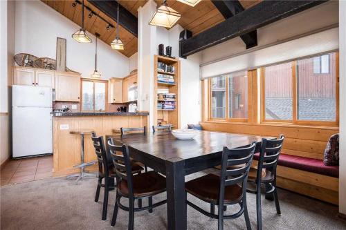 West Condominiums - W3301