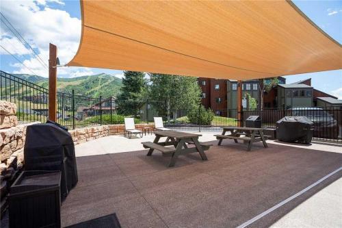 West Condominiums - W3301