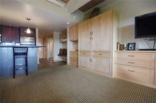West Condominiums - W3224