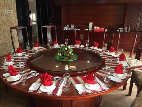 Que Huong Hotel