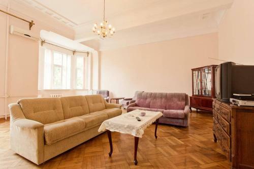 5 Room Apartment
