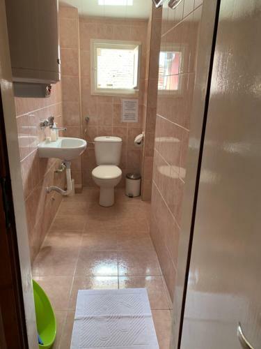 Hostal Guest Rooms Donovi