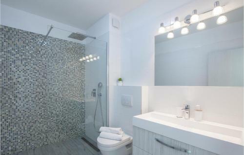 Four-bedroom Holiday Home In Kucine