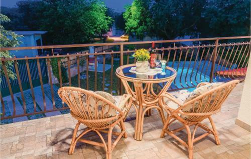 Three-bedroom Holiday Home In Oklaj