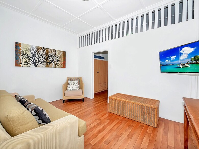 City Life At The Cairns Esplanade Mk6