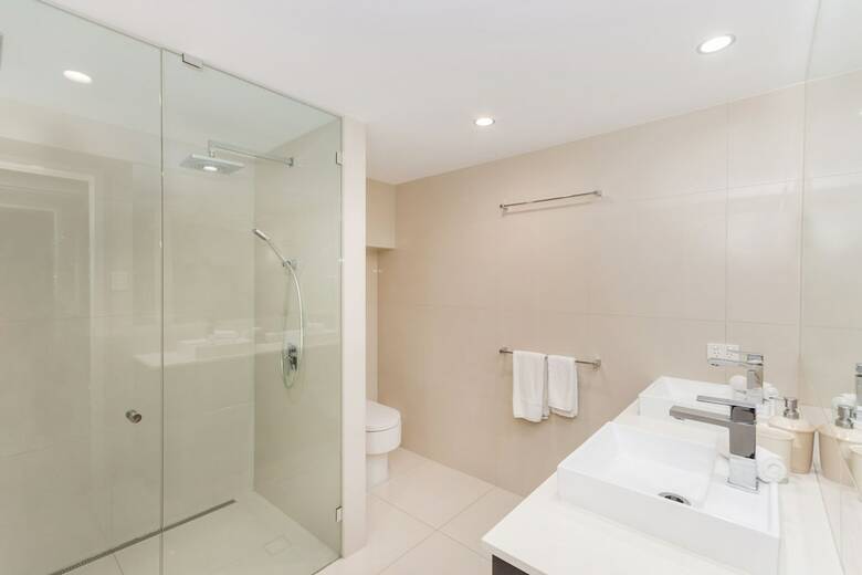 Luxury Poolside Apartment In Beachfront