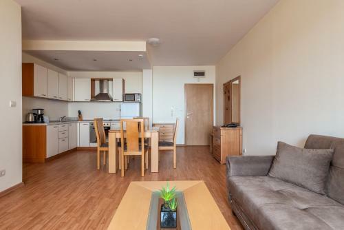 Hotel Garden Of Eden Complex