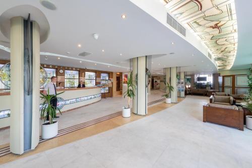 Hotel Garden Of Eden Complex