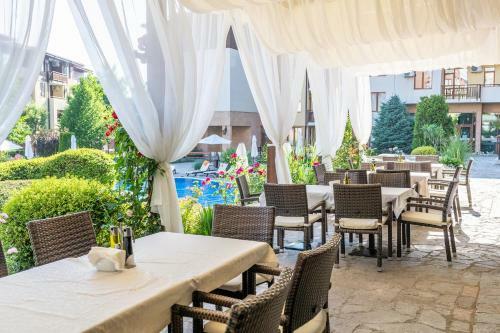 Hotel Garden Of Eden Complex