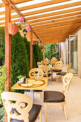 Hotel Garden Of Eden Complex