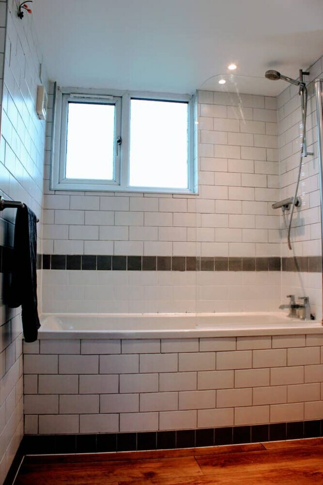Beautiful Home With Castle Views And Garden And Parking
