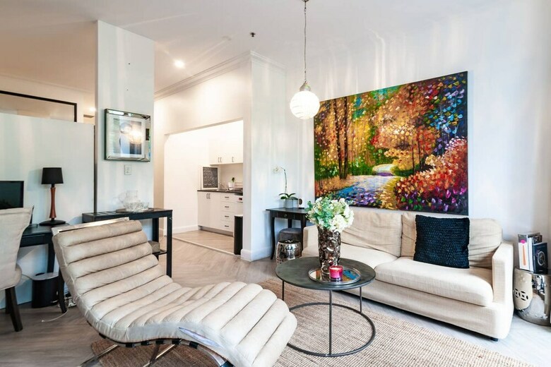 Spacious Woolloomooloo Apartment In Great Location