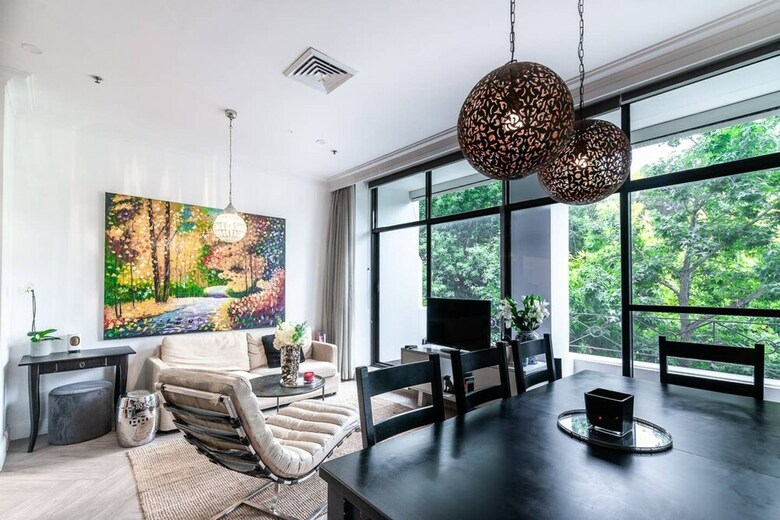 Spacious Woolloomooloo Apartment In Great Location