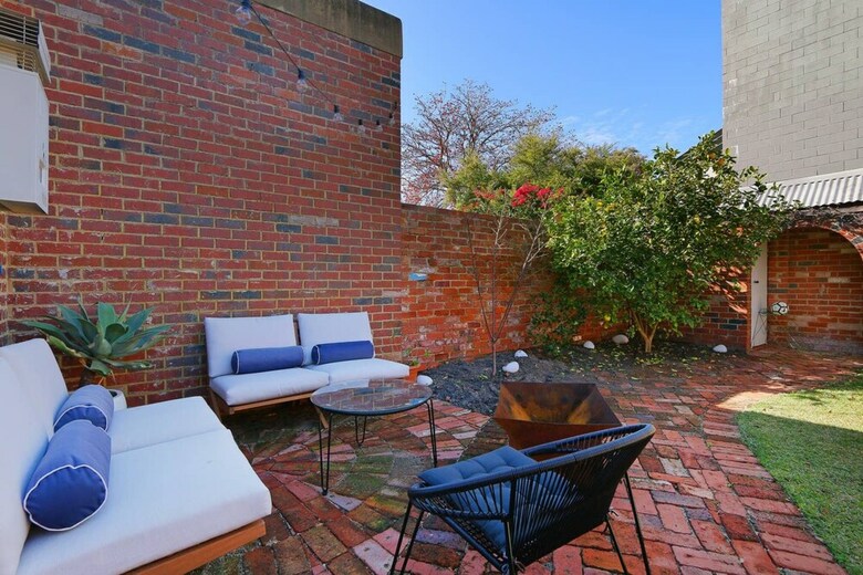 Designer 2 Bedroom House With Garden In Northbridge