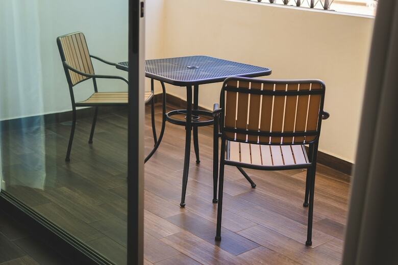 La Lola Hotel & Suites