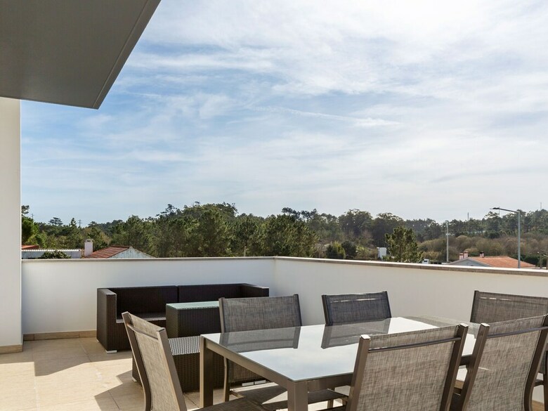 Villa Modern Holiday Home In Foz de Arelho With Private Pool