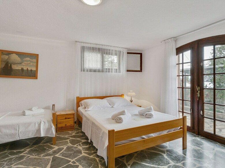 Spacious Holiday Home In Seget Vranjica With Garden