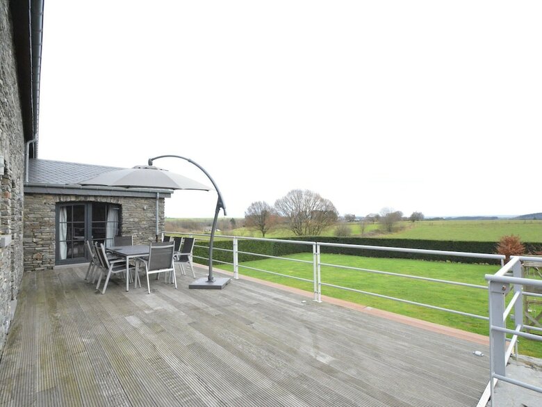 Spacious Holiday Home In Nafraiture With Garden