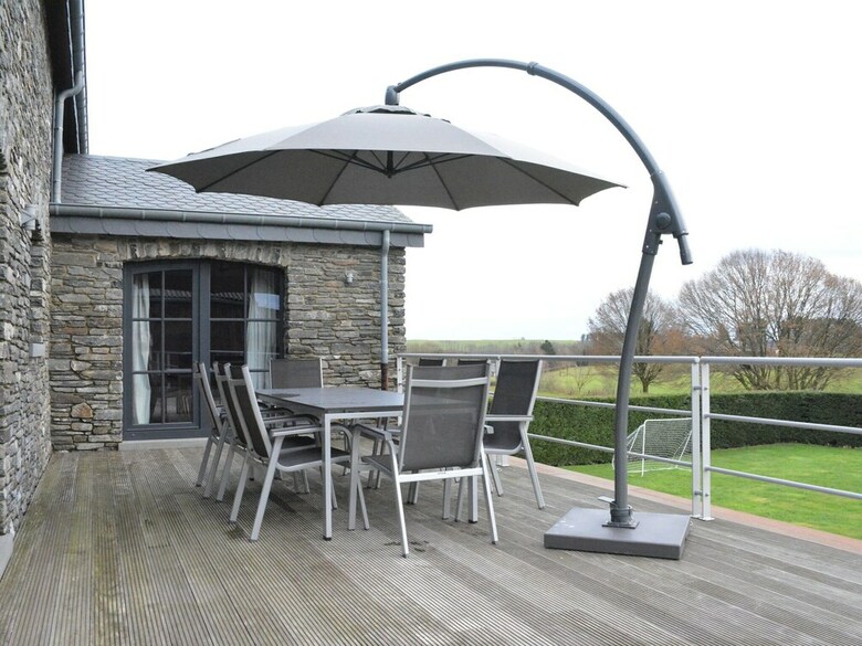 Spacious Holiday Home In Nafraiture With Garden