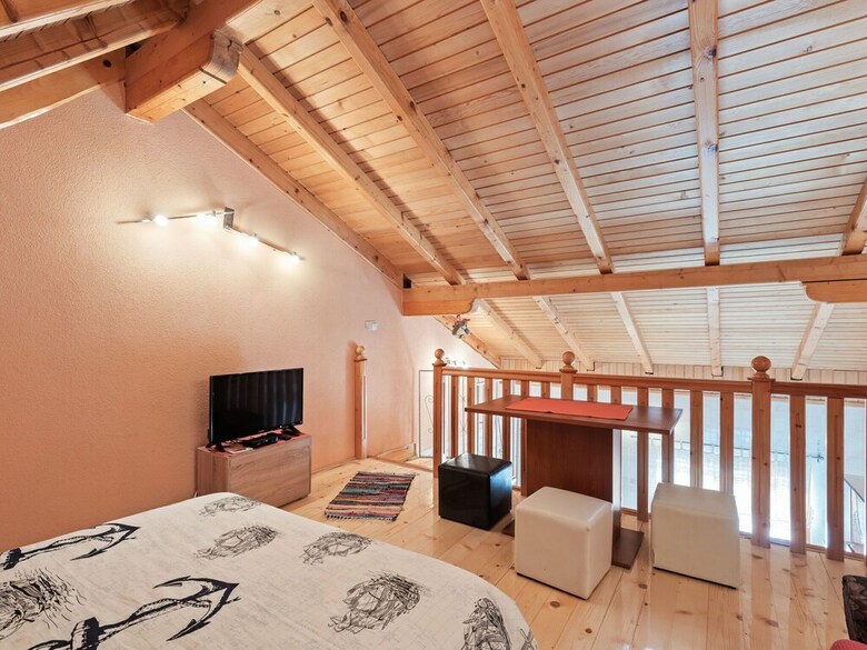 Pleasant Holiday Home In Pola?a With Swimming Pool