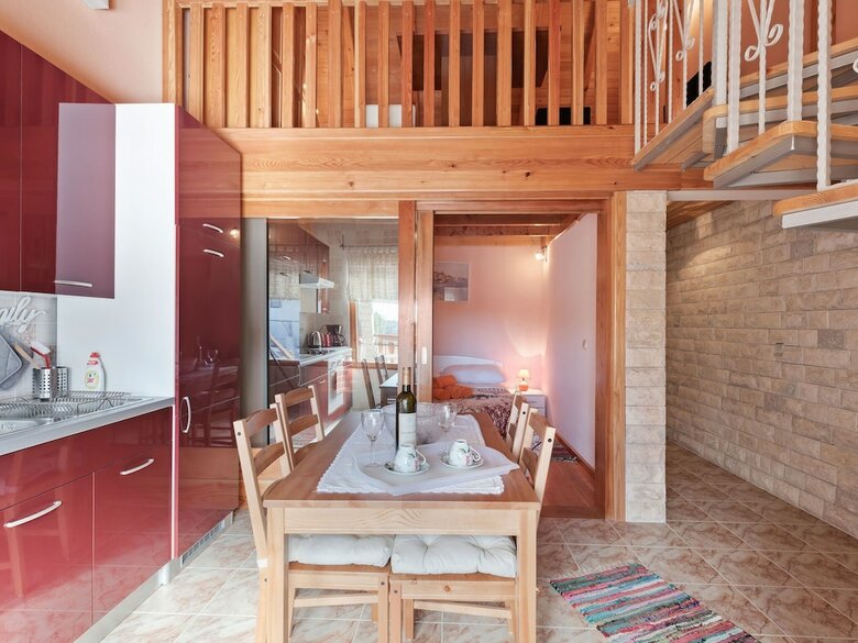Pleasant Holiday Home In Pola?a With Swimming Pool