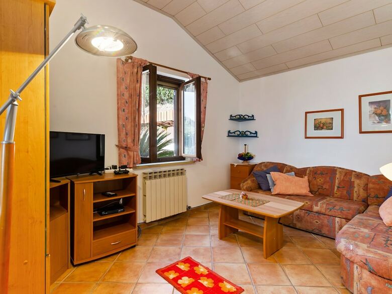 Pleasant Holiday Home In Merea With Sea View �